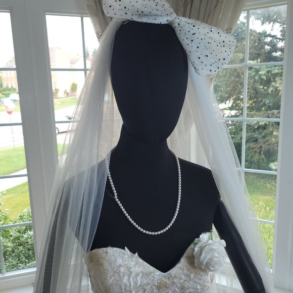 Lace wedding veil - Picture 3 of 9